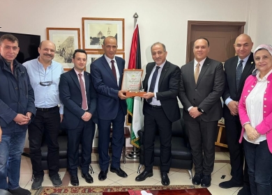السفير العكلوك يكرم نائب رئيس تحرير وكالة أنباء الشرق الأوسط لدوره البارز في دعم القضية الفلسطينية
