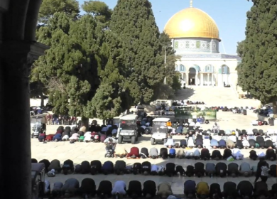 40 ألفا يؤدون صلاة الجمعة في المسجد الأقصى