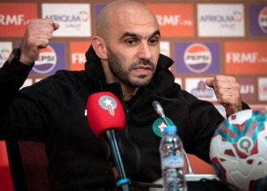 وليد الركراكي يقرب مدافع جينك من منتخب بلجيكا!