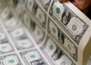 الدولار يرتفع وسط توقعات بخفض أسعار الفائدة في الولايات المتحدة