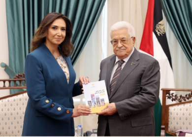 الرئيس يتسلم تقرير فلسطين الاحصائي لعام 2024