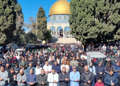 30 ألفا يؤدون صلاة الجمعة في المسجد الأقصى