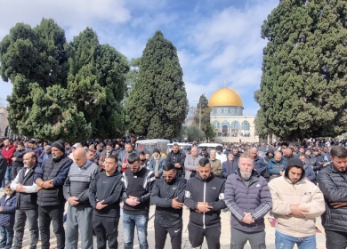 40 ألفا يؤدون صلاة الجمعة في المسجد الأقصى