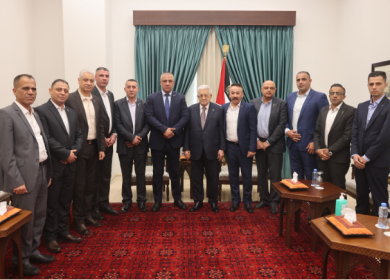 الرئيس يستقبل قائد جهاز الارتباط العسكري وعدد من ضباط الجهاز