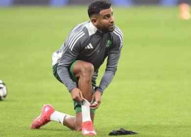 رياض محرز يقود الأهلي لفوز صعب في معقل الوحدة بالدوري السعودي