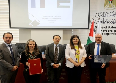 شاهين تبحث مع مسؤولين فرنسيين التحضيرات الجارية لعقد المؤتمر الدولي للسلام