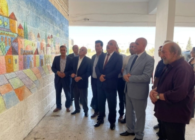 وزير الثقافة يفتتح معرضا للفن التشكيلي وجدارية أيقونة القدس في العيزرية