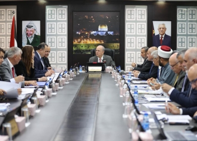 رئيس الوزراء: لن نتهاون مع أي تجاوزات للقانون والنظام ويجب تقديم الخدمات لأبناء شعبنا بكرامة وشفافية واحترام