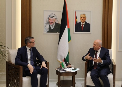 العامور يبحث مع الاتحاد الأوروبي ومنظمة العمل الدولية دعم الاقتصاد الفلسطيني