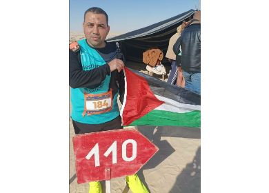 بمشاركة 17 دولة : فوز العداء الفلسطيني سامي   نتيل الملقب 'بالبلد" بالمركز الثالث في سباق “ألترا تريل غزالة الصحراوي” بتونس 