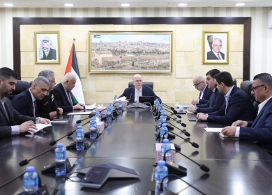 رئيس الوزراء يترأس اجتماعًا لتطوير منظومة المعابر الفلسطينية وخدماتها وحوكمة عملها
