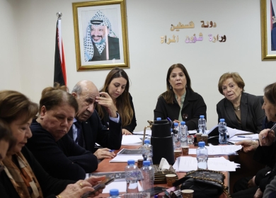 وزارة شؤون المرأة ولجنة صياغة الدستور تعقدان لقاءً تشاوريًا مع المجتمع المدني حول مسودة الدستور المؤقت