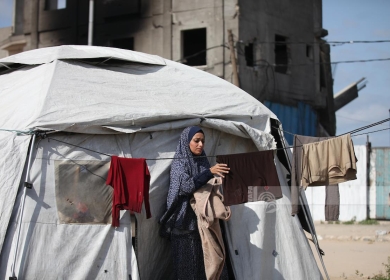 المرأة الفلسطينية في قطاع غزة.. بين حرب إبادة وأعباء حياة
