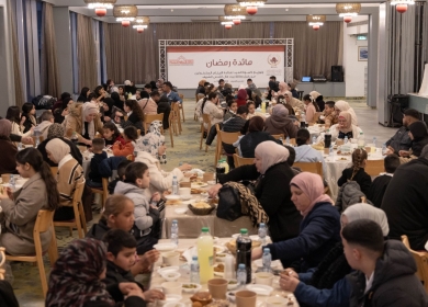وكالة بيت مال القدس ترسم البسمة على وجوه 500 يتيم في القدس
