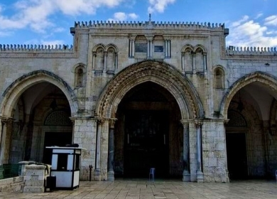الاحتلال يواصل إغلاق المسجد الأقصى وكنيسة القيامة لليوم الـ39