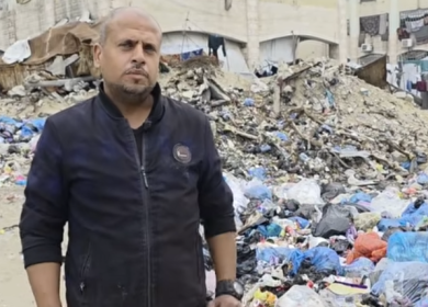 قيود الاحتلال تضاعف تكدّس النفايات في غزة