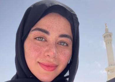 يارا السكري تؤدي مناسك العمرة بعد نجاح «علي كلاي»