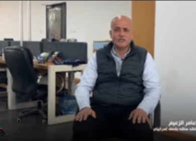 الزعيم يعود لعمله بساق واحدة