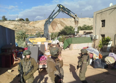الاحتلال يهدم منزلا شمال القدس بحجة عدم الترخيص
