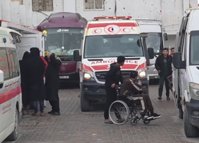 مرضى وجرحى يغادرون غزة للعلاج في الخارج