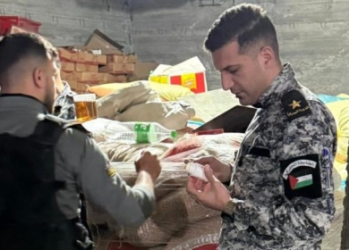 ضبط حوالي 13 ونصف طن مواد غذائية منتهية الصلاحية جنوب الخليل