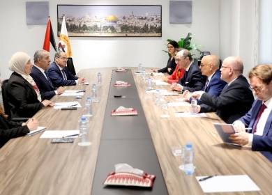الشيخ يبحث مع وفد رسمي من الخارجية الألمانية آخر التطورات