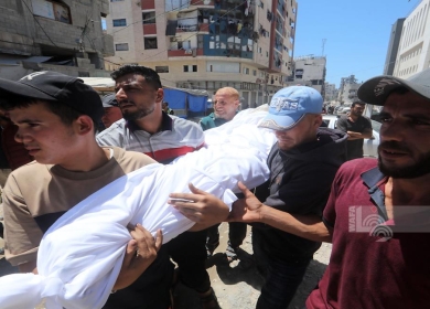 5 شهداء ومصابون في قصف إسرائيلي استهدف مجموعة من المواطنين بمخيم المغازي