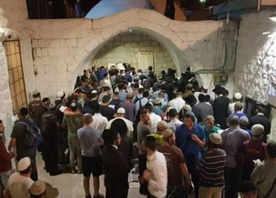 مستعمرون يقتحمون مقامات دينية إسلامية في عورتا جنوب شرق نابلس