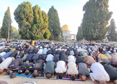 65 ألفا يؤدون الجمعة في المسجد الأقصى