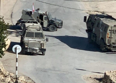 الاحتلال يحطم صرح شهيد ويداهم متحفا ومنازل في محافظة نابلس