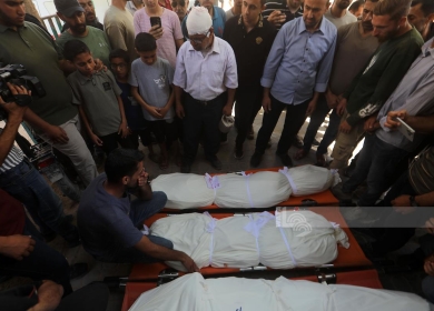 3 شهداء ومصابون إثر قصف الاحتلال مركبة وسط قطاع غزة