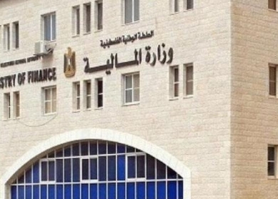"المالية": راتب شهر آذار يوم غد الأربعاء كاملا