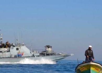 زوارق الاحتلال تطلق النار صوب مراكب الصيادين في بحر غزة