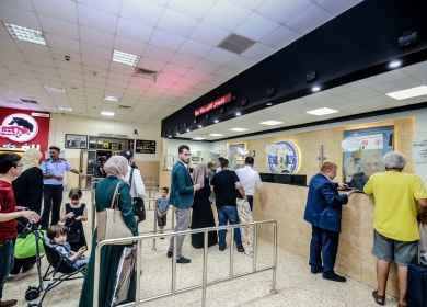 تعديل ساعات السفر عبر "معبر الكرامة" الاثنين المقبل