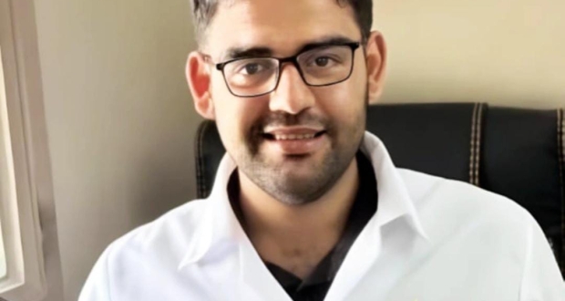 الدكتور معين أحمد برغوث طبيب الأسنان والخبير في الصحة العامة والتثقيف المجتمعي